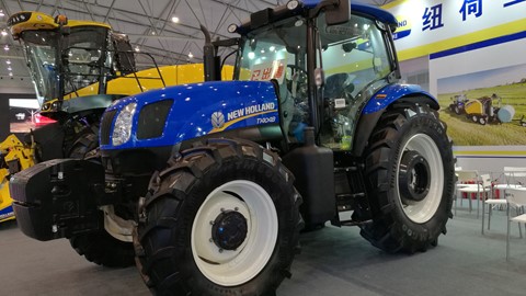 纽荷兰新型FR500青贮收获机在 2018 年中国奶业展览会上备受关注