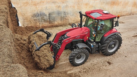 Maxxum 125 with L105 loader