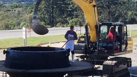 Escavadeira E245C EVO preparou a feijoada no Paraná Foto: José Basílio Salomão