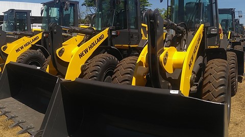 Pás carregadeiras W130B estão entre as máquinas entregues