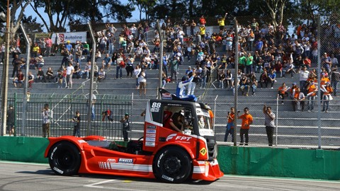 Caminhões da equipe estrearam nova pintura em Interlagos