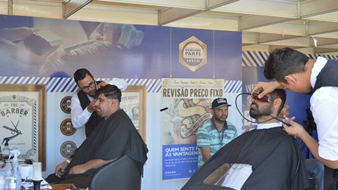 Barbearia IVECO na Gincana do Caminhoneiro