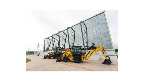 Retroescavadeiras CASE Construction Equipment e New Holland Construction em frente ao Instituto Senai de Inovação