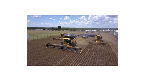CR890 lidera máquinas na Abertura Nacional da Colheita, em Canarana (MT). Fotos: New Holland
