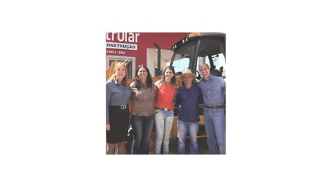 Empresária de Brumado (BA) ganha retroescavadeira CASE em sorteio