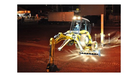 Retroescavadeira fazendo manobra radical