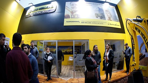 New Holland Construction muestra su maquinaria con aplicaciones agrícolas en La Rural