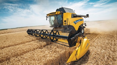 New Holland won an Agritechnica Silver Medal for the new Ultra-Flow™ staggered drum design for the CX range of combines