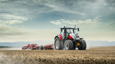 STEYR_6300_New Terrus CVT_Cultivation_2