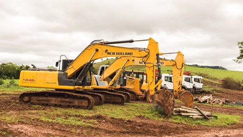 Escavadeiras hidráulicas New Holland do Grupo Oliveira