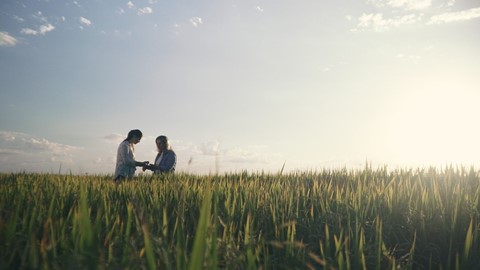 New Holland debate agricultura digital e liderança das mulheres em eventos voltados ao agro