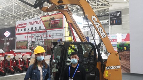 凯斯B系列滑移高光亮相2021中国国际农业机械展