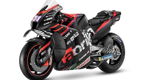 CASE IH_Aprilia Racing_Motorbike_side