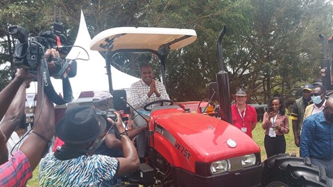 CASE-IH_Harvest Exhibition Uganda_Minister of Agriculture_Frank Tumwebaze