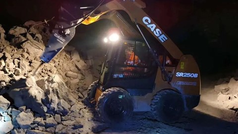 凯斯B系列滑移，沙滩上的“舞蹈”