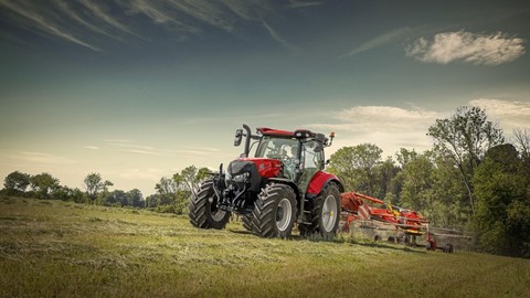 CASE-IH_MAXXUM_150_ON THE FIELD