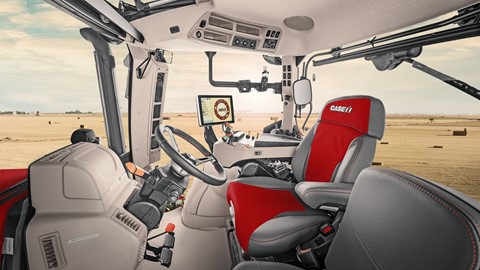 CASE-IH_INSIDE THE CABIN
