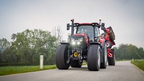 CASE IH_PUMA_260_CVXDRIVE_ON THE ROAD