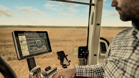 CASE IH_QUADTRAC AFS CONNECT_OPERATOR CAB