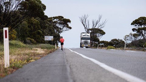 凯斯工程机械助力澳大利亚“穿越跑”筹集善款