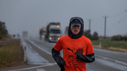 凯斯工程机械助力澳大利亚“穿越跑”筹集善款