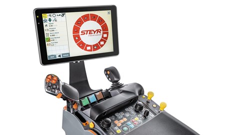 STEYR_EXPERT CVT_TOUCHSCREEN AND ARMREST