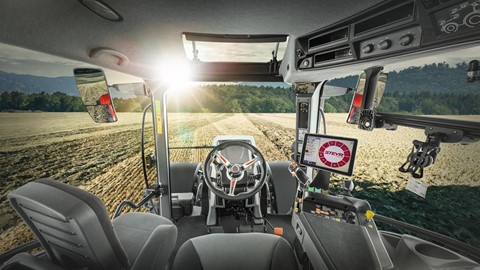 STEYR_IMPULS CVT_INSIDE THE CAB