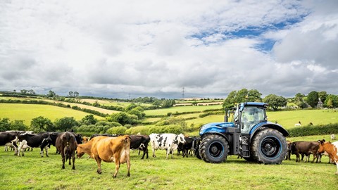 New Holland T7 Methane Power LNG Tractor