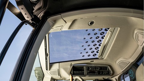 new-holland-wins-green-good-design-award-for-lng-tractor