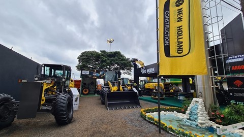 New Holland Construction pis fuerte en Expo Santa Rita