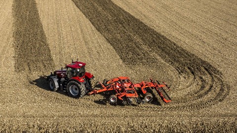 case ih puma 260 cvxd in the field