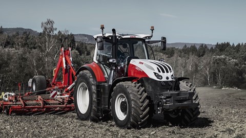 steyr 6280 a cvt in the field