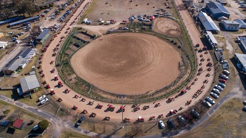 Record breaking tractor parade puts NSW town of Inverell on global stage
