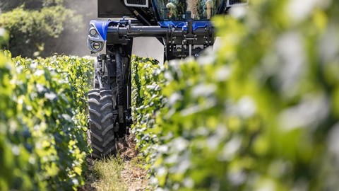 New Holland Straddle Tractor TE6 Range