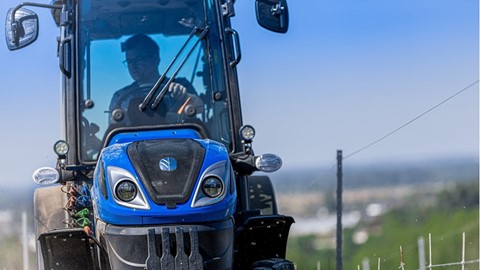 New Holland Comfort Ride on T4V