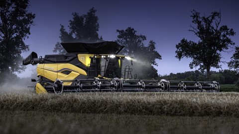 Good Design Award 2023 New Holland gana con la cosechadora CR11 y con el tractor el ctrico T4