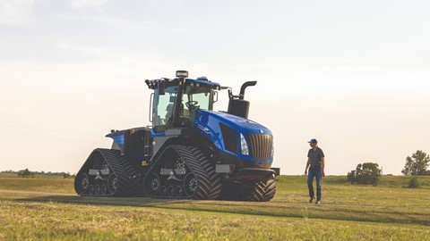 New Holland T9 SmartTrax with PLM Intelligence