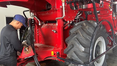 Pakdee College and Case IH pioneer a dual programme for harvester machinery training in Thailand