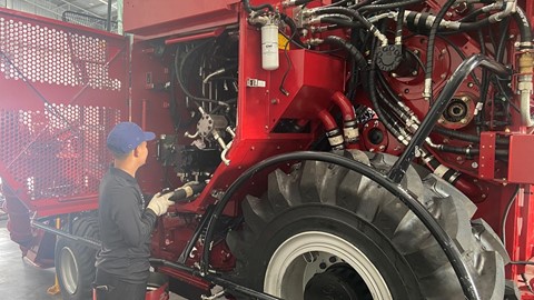 Pakdee College and Case IH pioneer a dual programme for harvester machinery training in Thailand