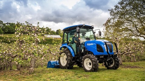 New Holland France tend son offre de produit aux espaces verts