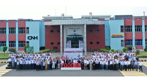 In the centre Mr Gerrit Marx CEO CNH Mr Narinder Mittal Country Manager Managing Director CNH India SAARC