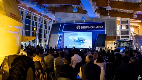 Cerim nia de reinaugura o da Galleria New Holland em Curitiba PR