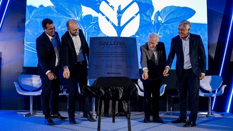 Cerim nia de reinaugura o da Galleria New Holland em Curitiba PR