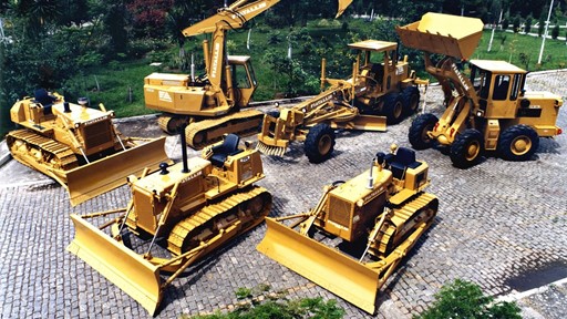 New Holland Construction 75 anos Frota no p tio da f brica d cada de 80