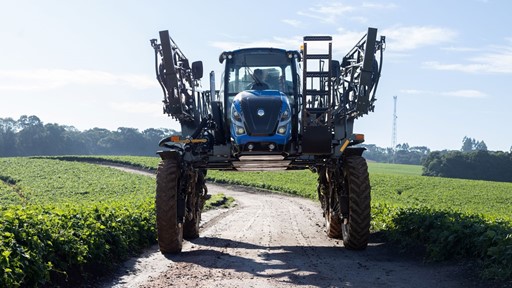 Pulverizador Defensor 4500 da New Holland