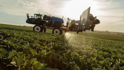 Pulverizador Defensor 2500 da New Holland