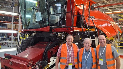 Desde el corazón del “Corn Belt” a Córdoba: un productor estadounidense cruzó el continente para visitar la planta de Case IH