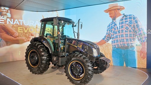 Trator comemorativo dos 50 Anos da New Holland no Brasil