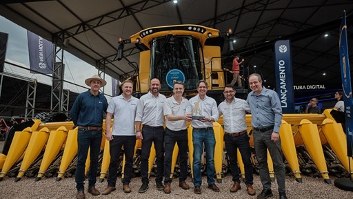 A New Holland foi vencedora do Pr mio Gerdau com a colheitadeira CR7 Arrozeira