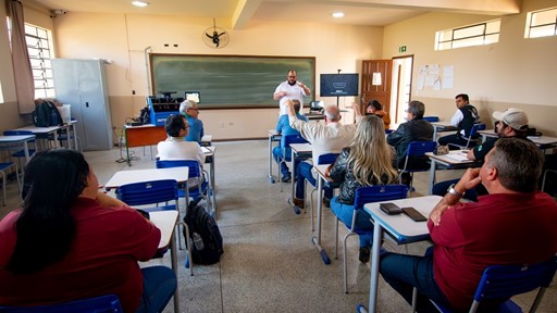New Holland desenvolve aulas de agricultura digital para col gios agr colas do PR
